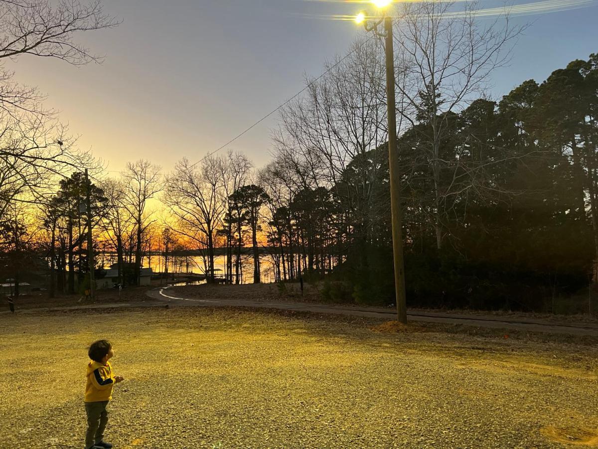 Driftwood Inn And Lodge By The Lake Zwolle ภายนอก รูปภาพ