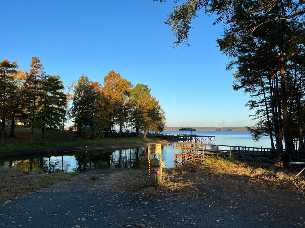 Driftwood Inn And Lodge By The Lake Zwolle ภายนอก รูปภาพ