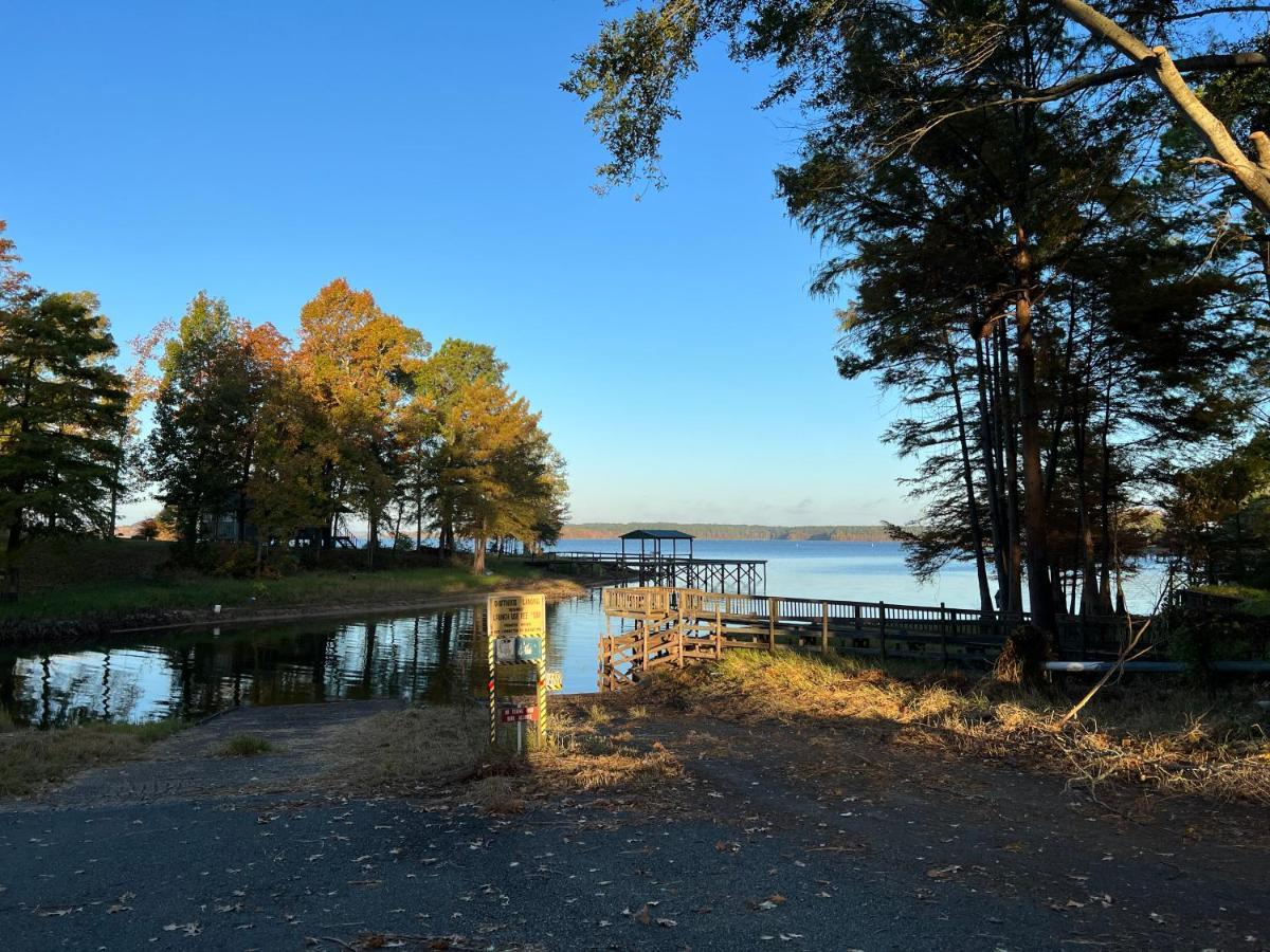 Driftwood Inn And Lodge By The Lake Zwolle ภายนอก รูปภาพ